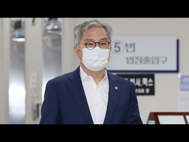 최강욱 의원직 걸린 대법원 재판, &#39;폐문부재&#39;로 지연 / 연합뉴스TV (YonhapnewsTV)