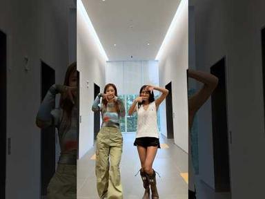 #PictureChallenge 👉🩷👈 with #YURI #HYO #효연 #유리 #GirlsGeneration #소녀시대 #shorts