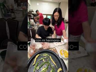 Cocinando para celebrar CHUSEOK con mi familia coreana 💓🇰🇷 [Pareja coreano/latina] #shorts